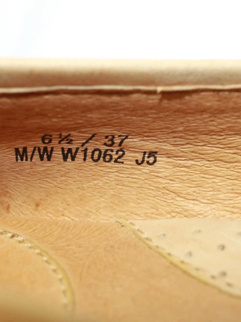 Born Size 6.5 Tan Leather Bamboo Bit Rubber Sole Comfort Moc Loafers - W1062